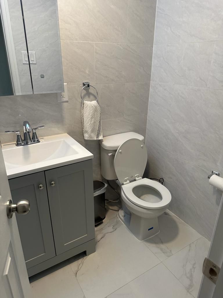 Furnished Room in Ridgewood Queens – Short-Term Stay Allowed