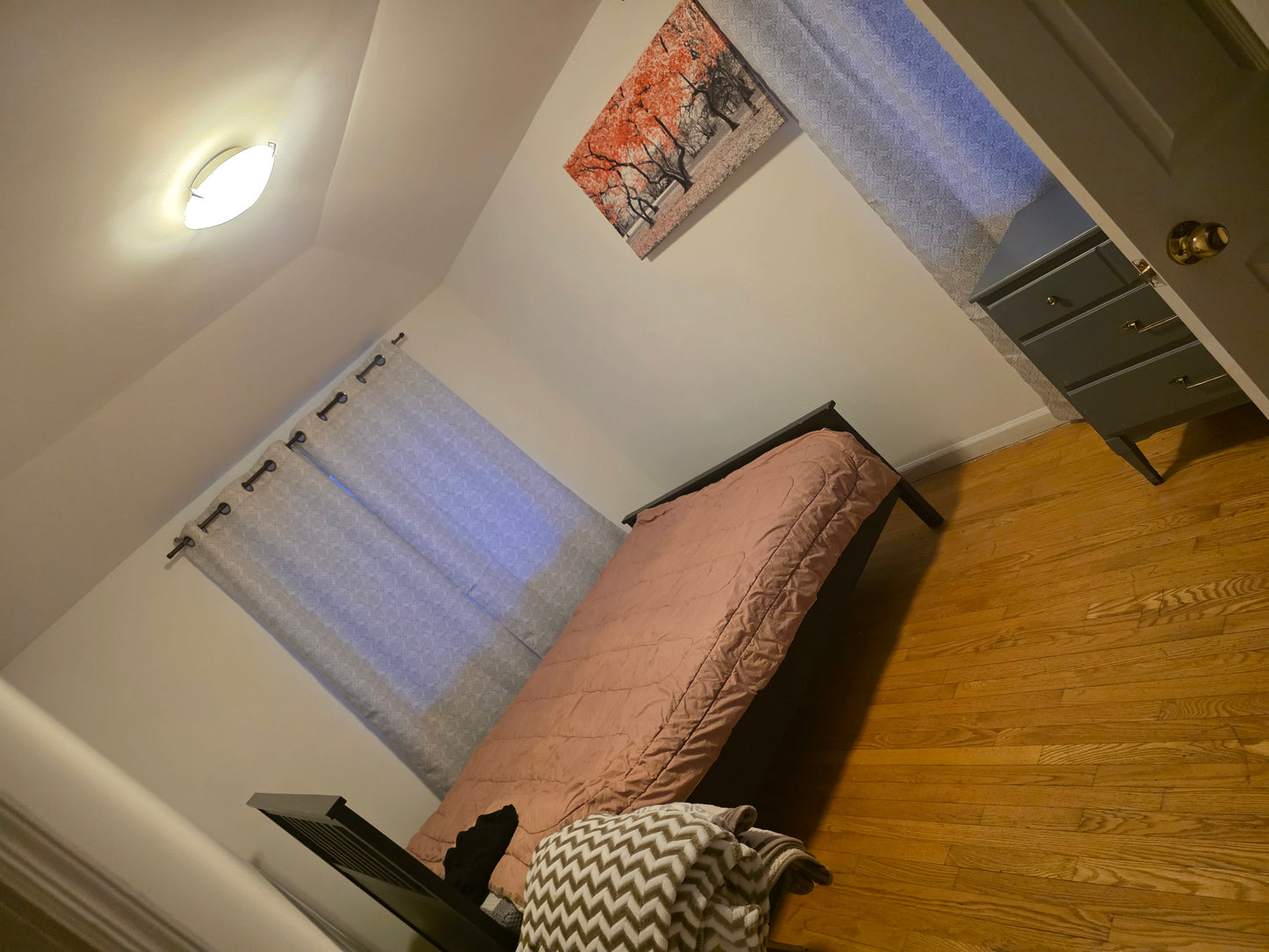 Habitación parcialmente amueblada en Queensboro Hill, Queens – Casa familiar tranquila