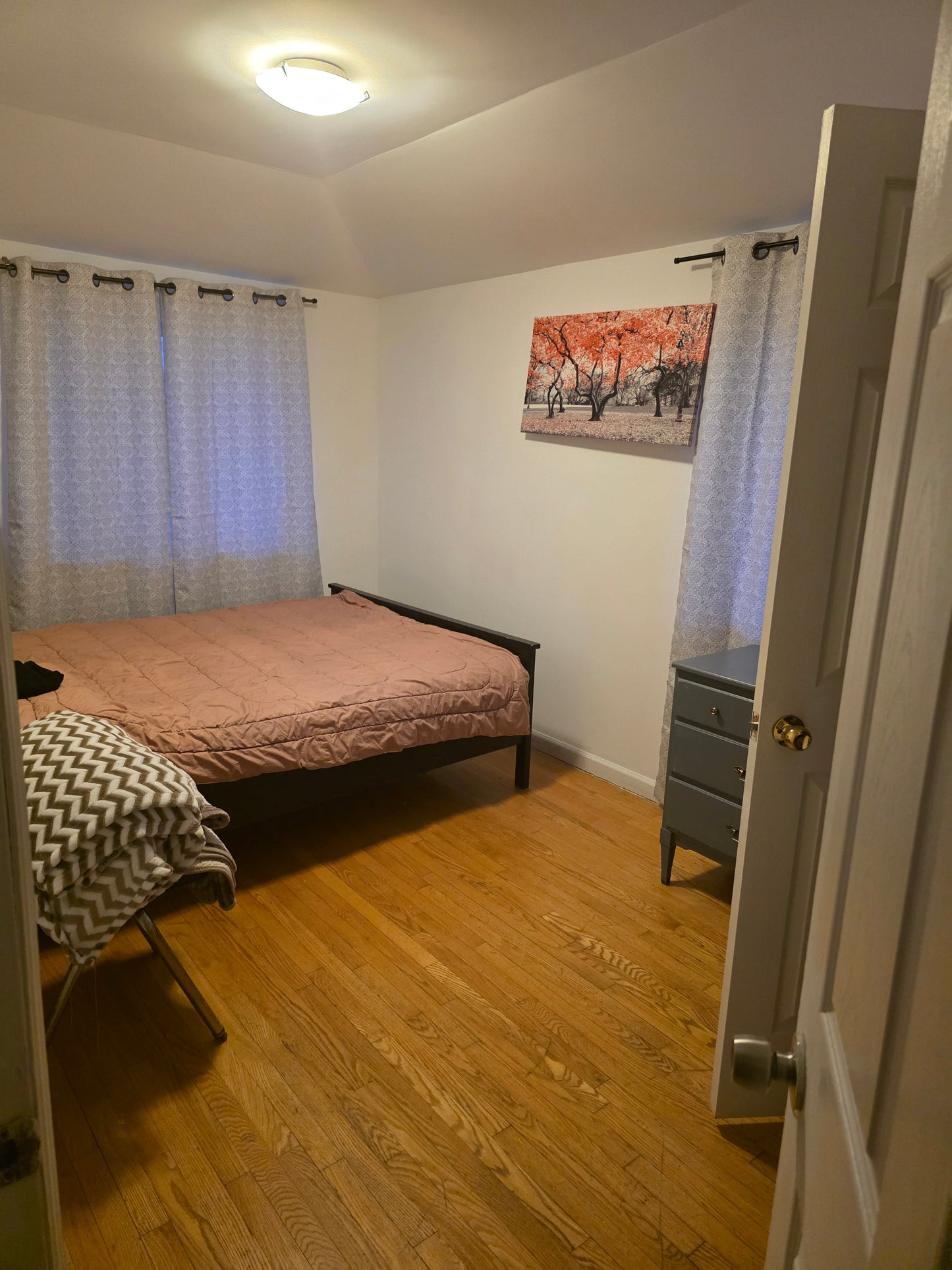 Habitación parcialmente amueblada en Queensboro Hill, Queens – Casa familiar tranquila