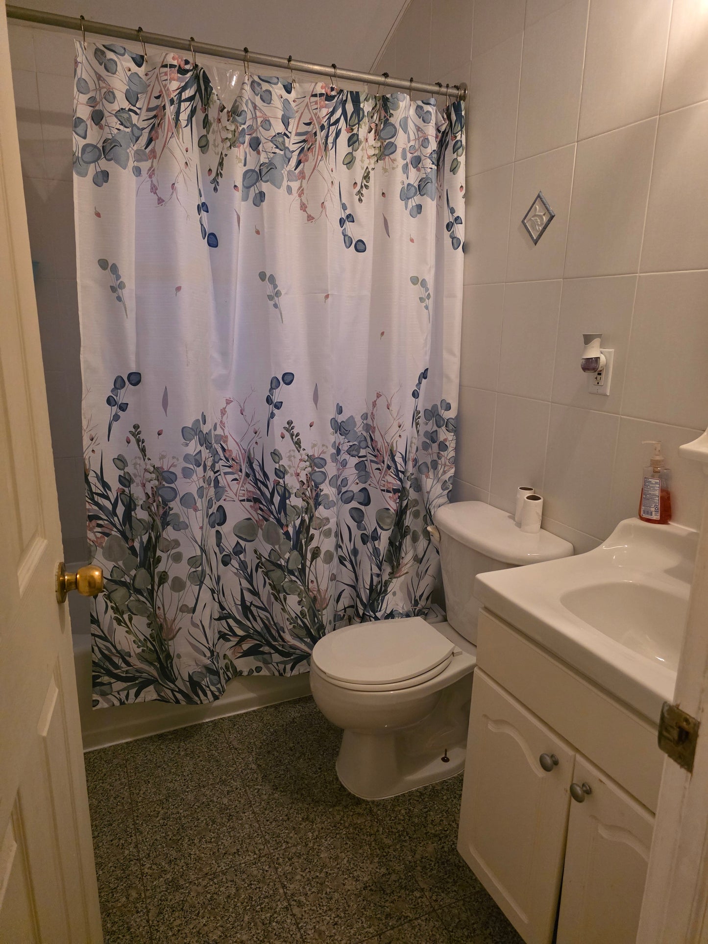 Habitación parcialmente amueblada en Queensboro Hill, Queens – Casa familiar tranquila