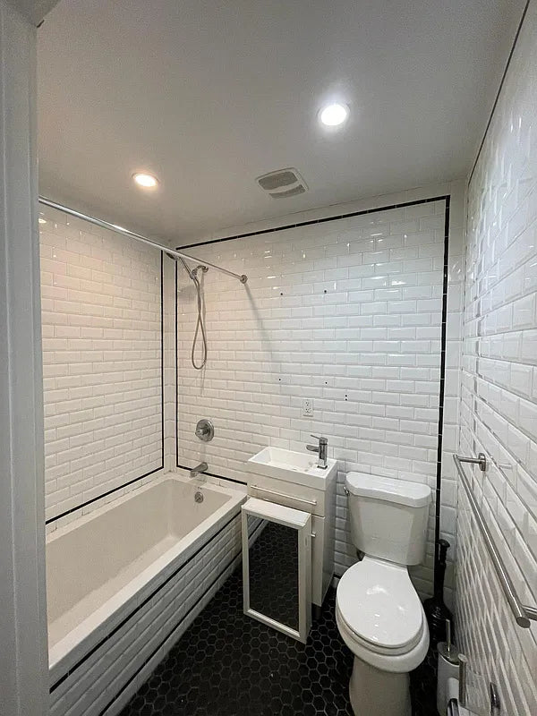 Amplio dúplex de 3 habitaciones en Ocean Hill, Brooklyn, cerca de Broadway Junction