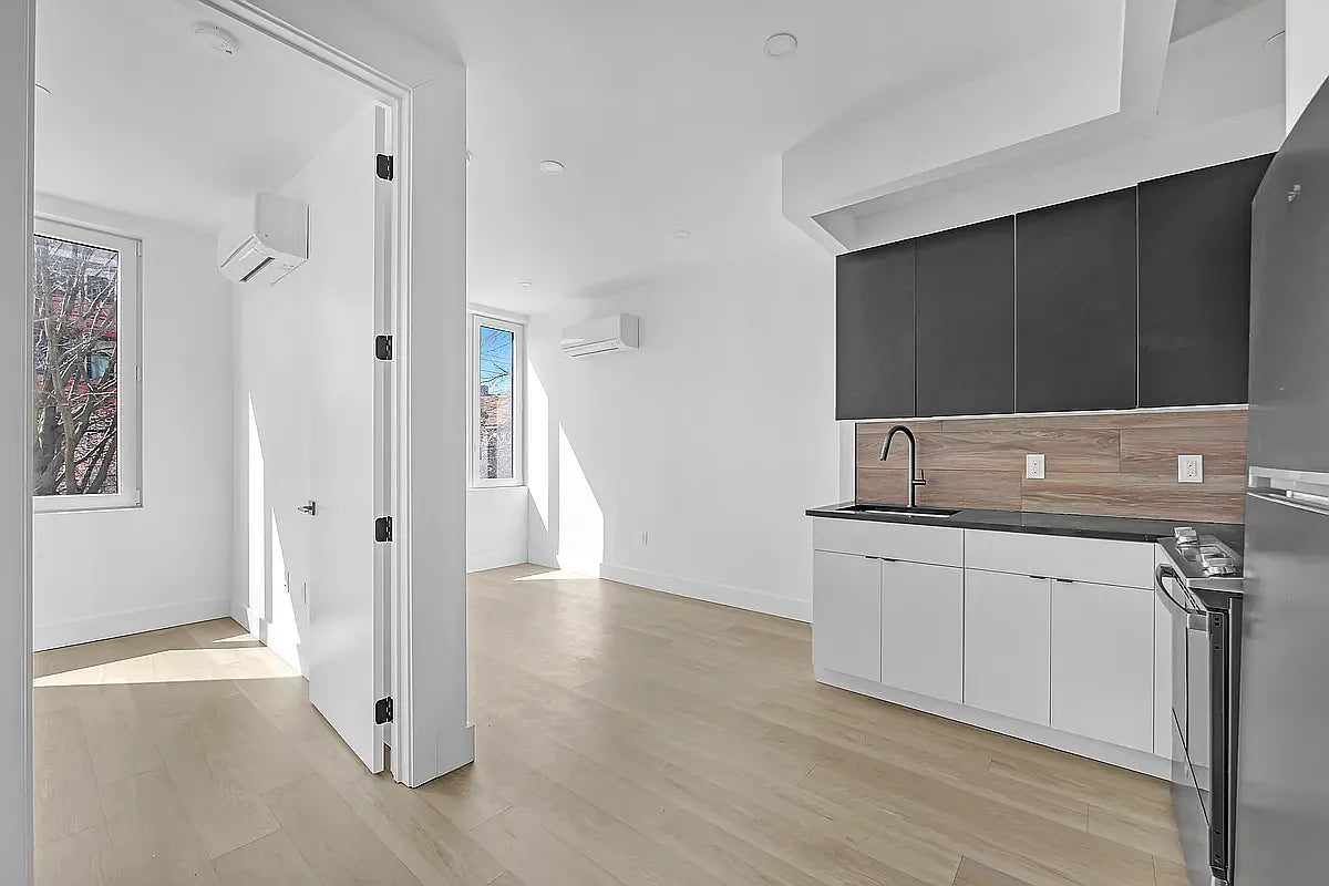 Apartamento moderno de 2 habitaciones en East Flatbush, Brooklyn, un edificio de lujo.