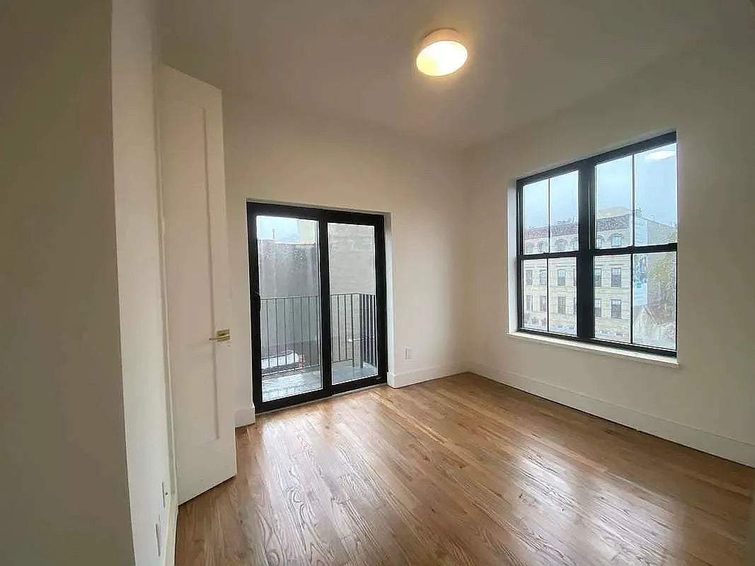 Elegante apartamento de 4 dormitorios y 3 baños en Bedford-Stuyvesant, Brooklyn. Balcón privado y acceso a la azotea.