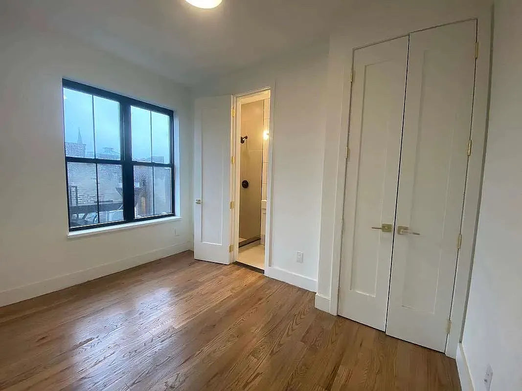 Elegante apartamento de 4 dormitorios y 3 baños en Bedford-Stuyvesant, Brooklyn. Balcón privado y acceso a la azotea.