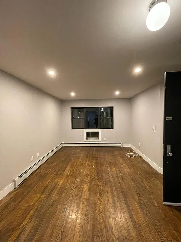 Amplio dúplex de 3 habitaciones en Ocean Hill, Brooklyn, cerca de Broadway Junction