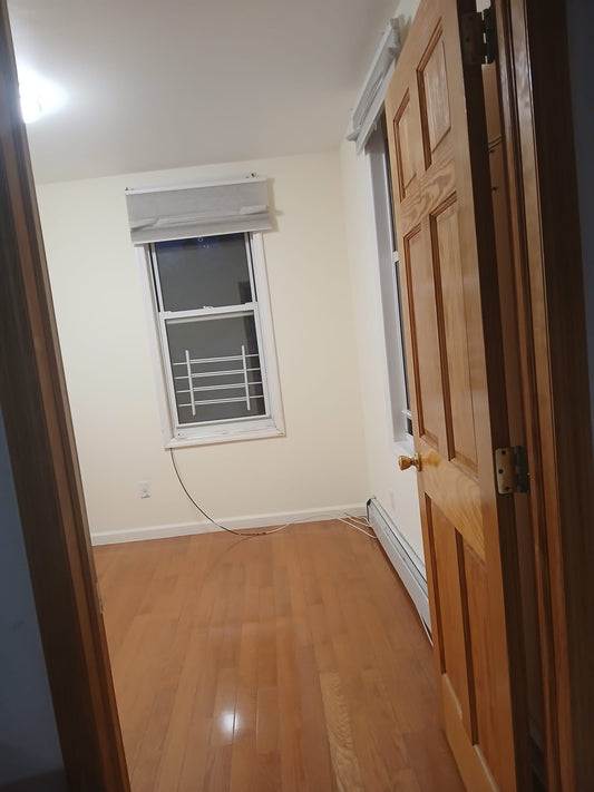 Private Room in College Point Queens – Family Home for Women