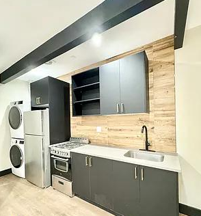 Moderno apartamento de 1 dormitorio en Flatbush, Brooklyn, con patio privado y acceso a la azotea.