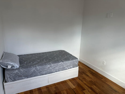 Furnished Room in East Elmhurst Queens