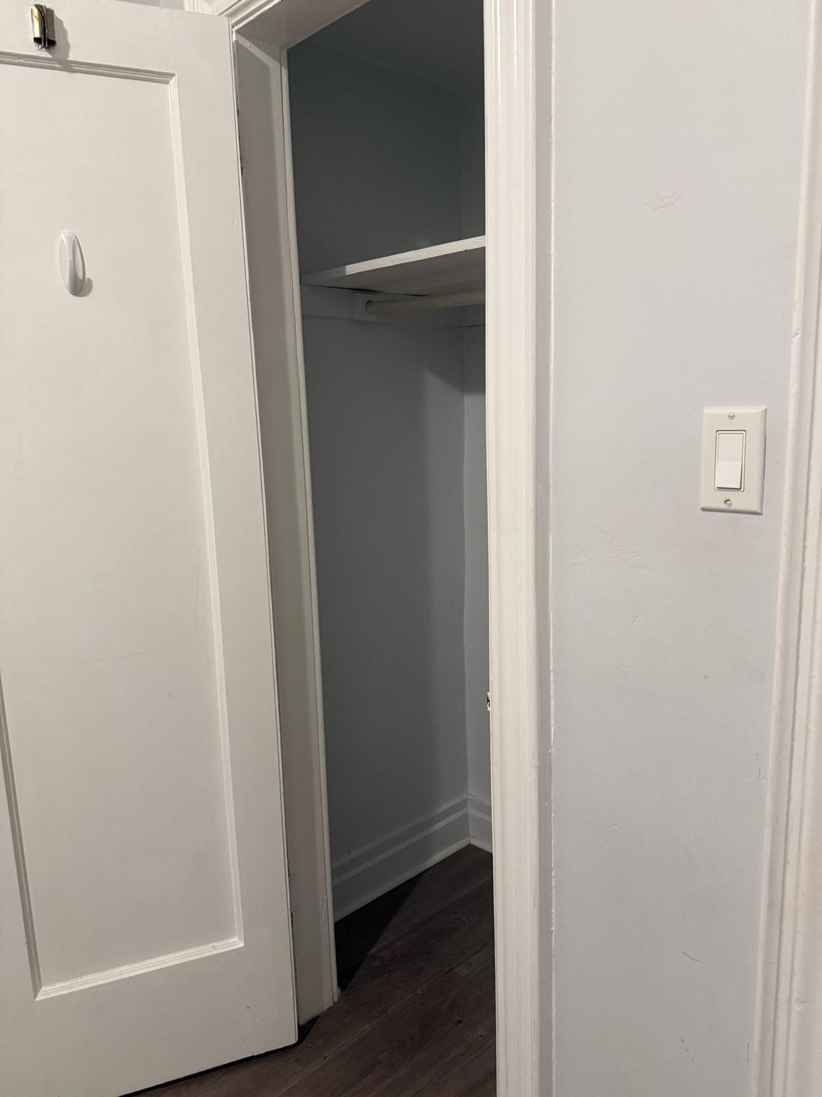 Unfurnished Private Room in East Elmhurst, Queens – Easy Access to Buses