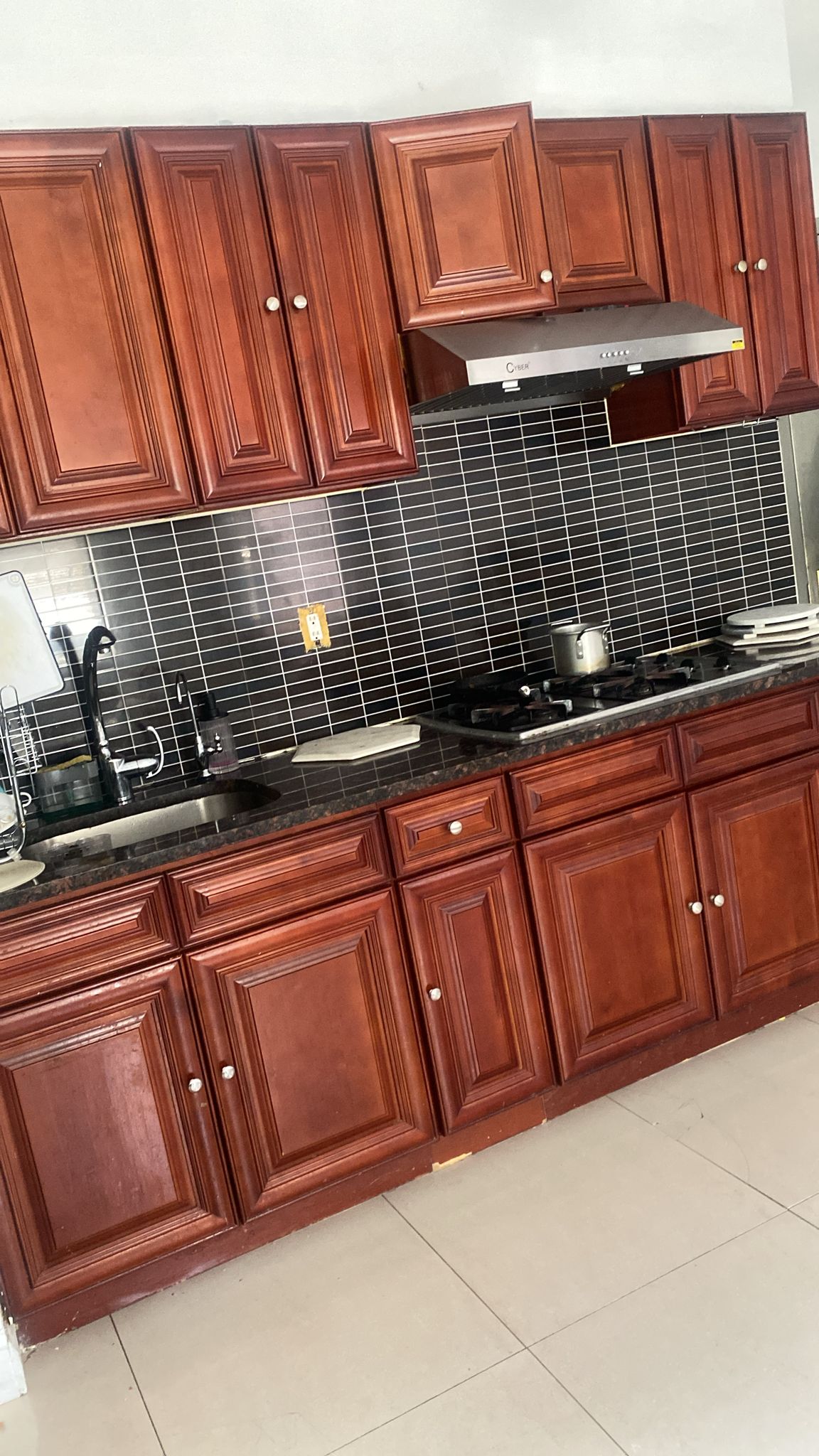 Habitación espaciosa en Bensonhurst, Brooklyn: depósito flexible y luz natural.