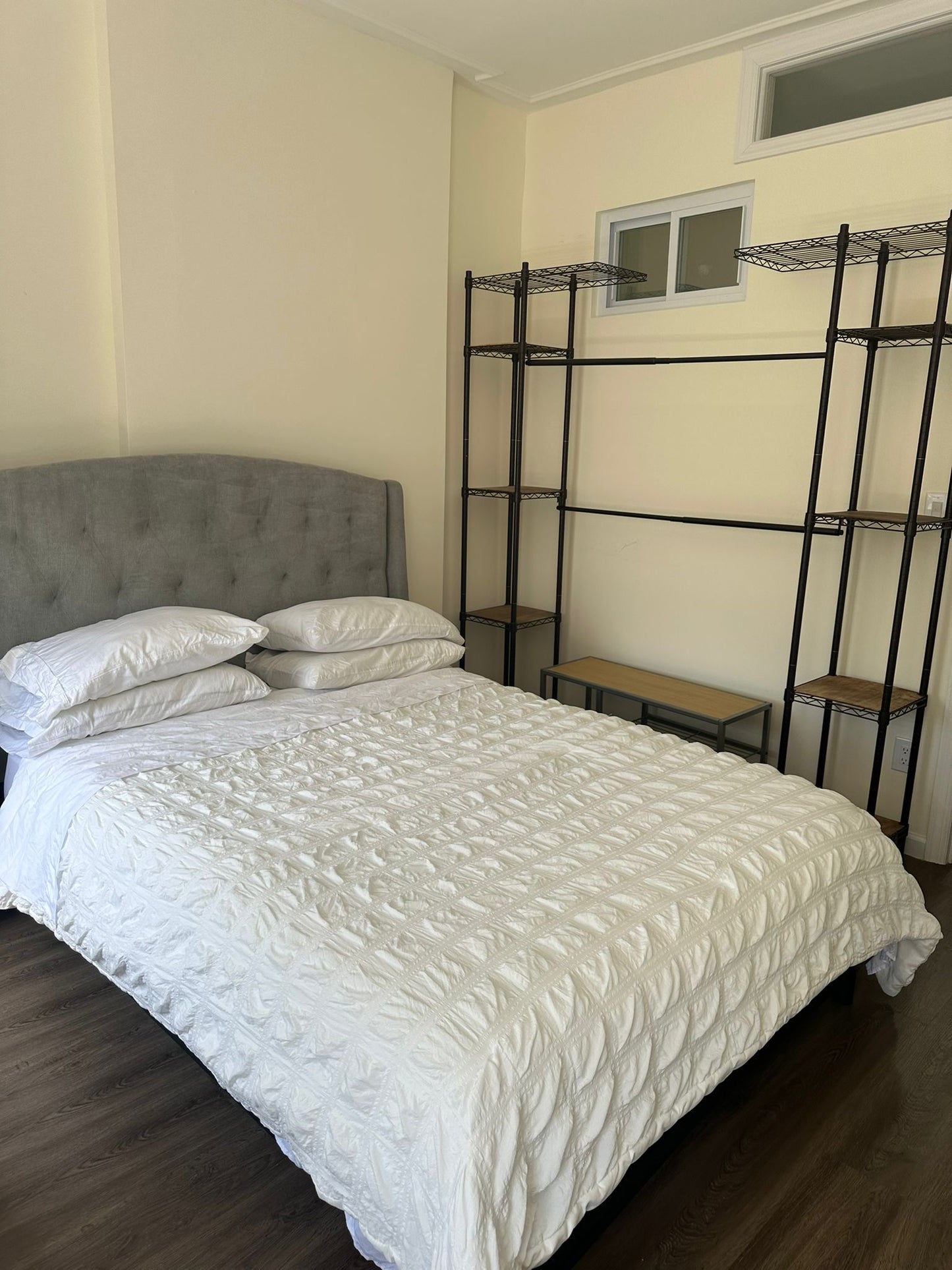 Furnished Room in Ridgewood Queens – Short-Term Stay Allowed