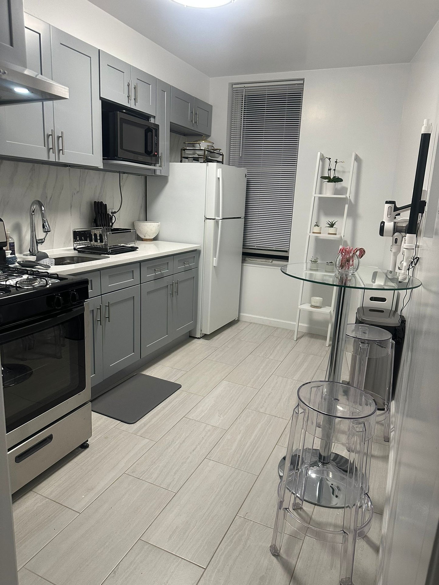 Furnished Room in Ridgewood Queens – Short-Term Stay Allowed