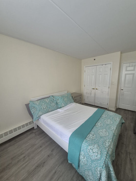 Spacious Furnished Room in Highbridge, Bronx – Between Manhattan 181st & Bronx 10452