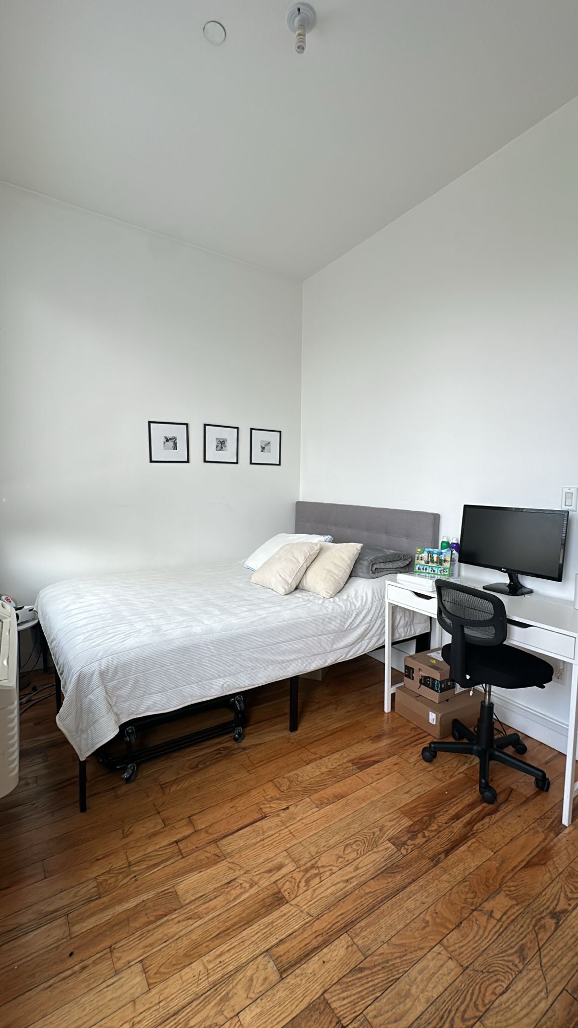 Habitación luminosa y amueblada con balcón privado en Bedford-Stuyvesant, Brooklyn, cerca de la estación de tren J/C.