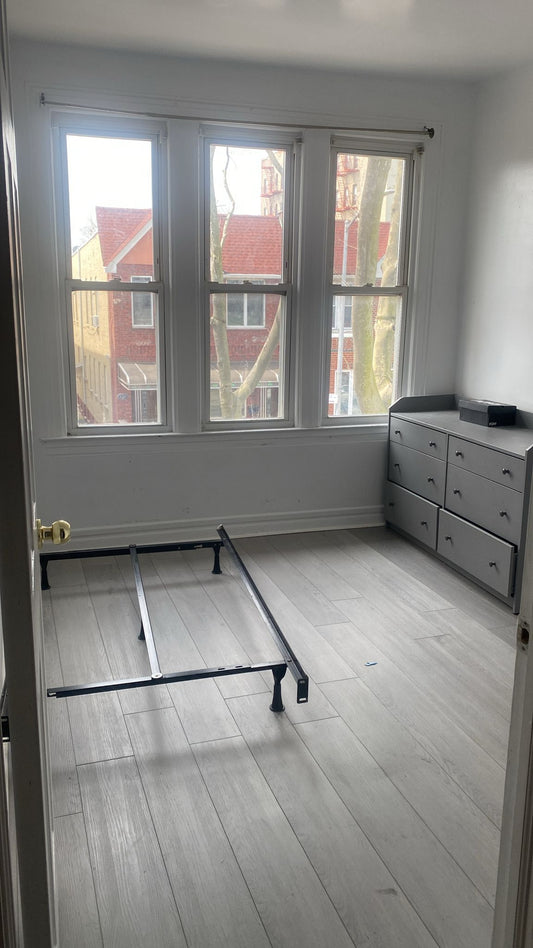 Spacious Room in Bensonhurst Brooklyn – Flexible Deposit &amp; Natural Light