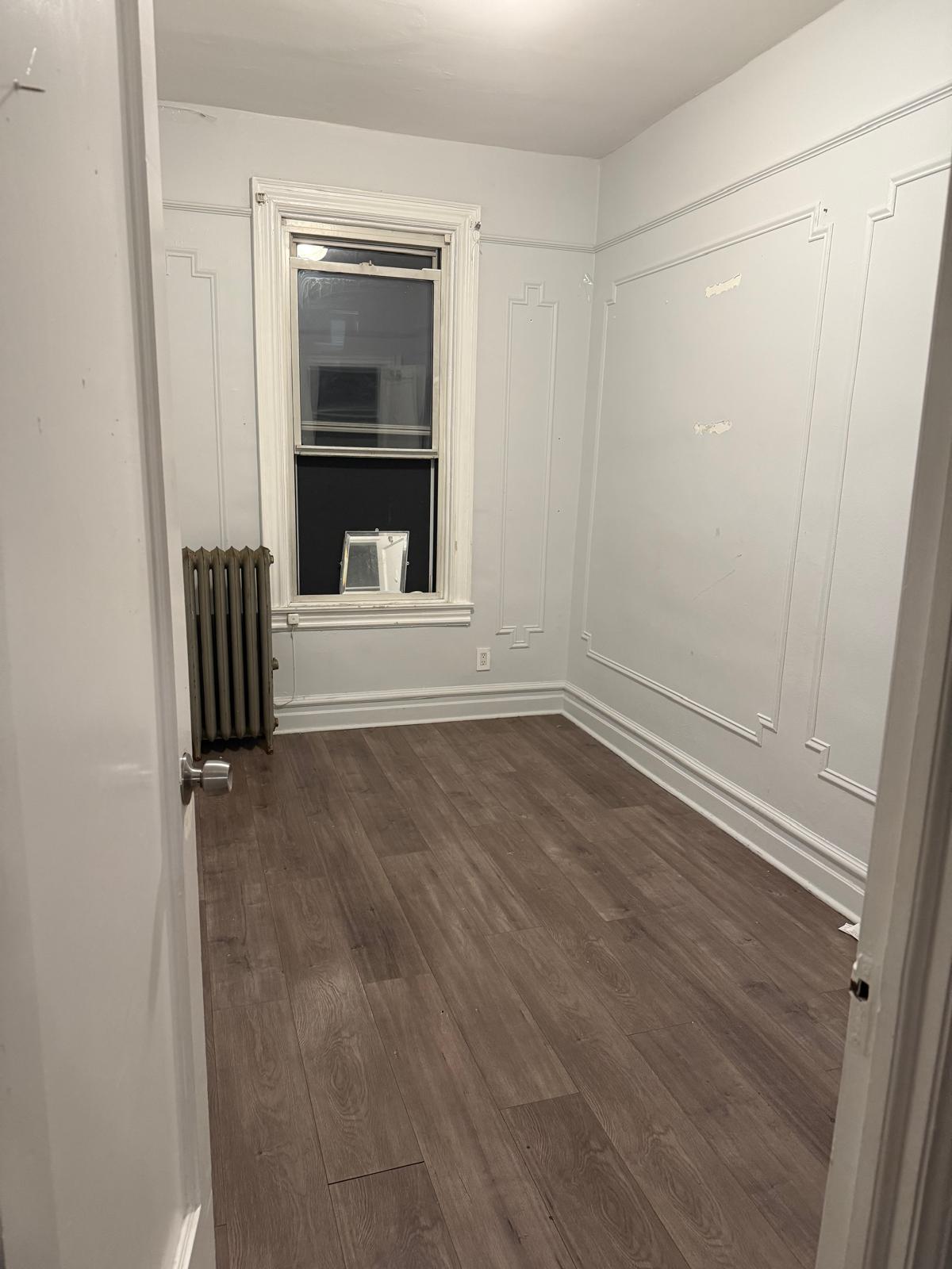 Unfurnished Private Room in East Elmhurst, Queens – Easy Access to Buses
