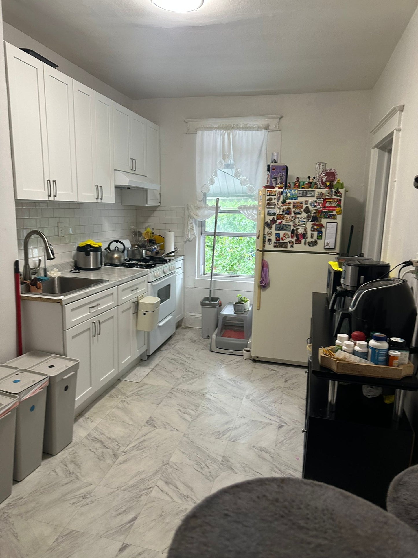 Habitación amueblada en Elmhurst, Queens. Alojamiento solo para hembras con gatos.