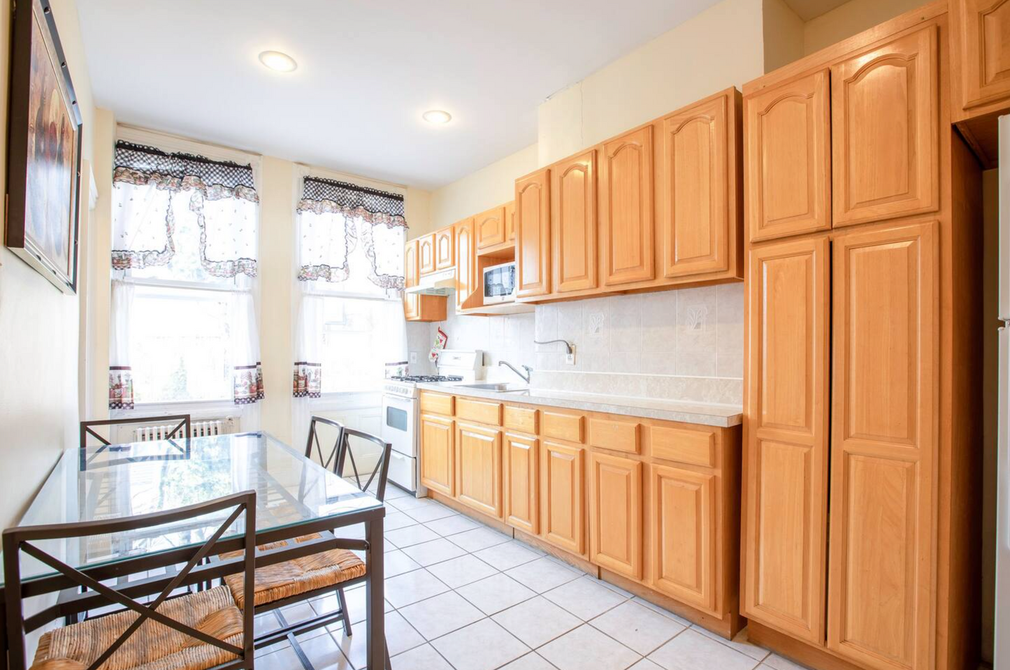 Modern 2-Bedroom Apartment in Ridgewood Queens – Short-Term Stays