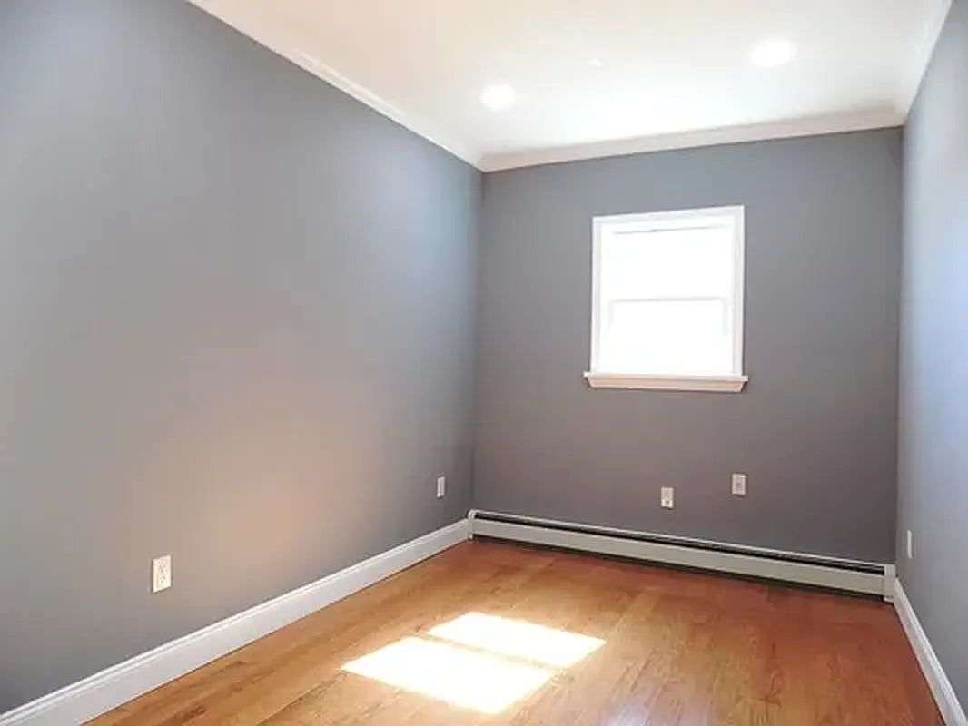 Apartamento renovado de 2 habitaciones en Bedford-Stuyvesant, Brooklyn. Cocina de acero inoxidable y aire acondicionado.