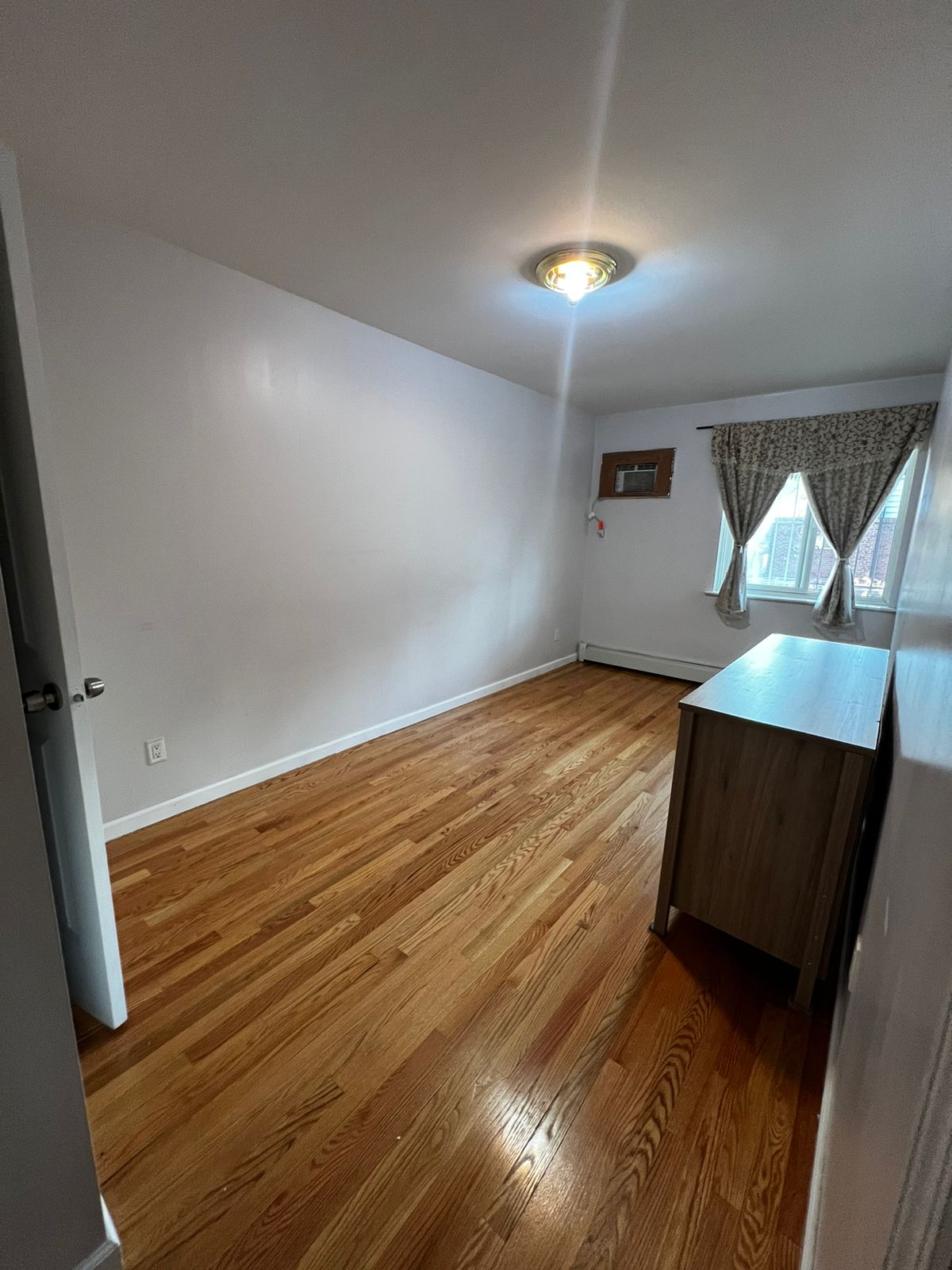 Private Room in Queensboro Hill Queens – Unfurnished, Utilities Included